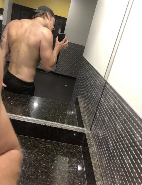 [23] EXPERIENCED dom (pics in profile) looking for new bitches/subs. Happy to train regardless of experience HMU