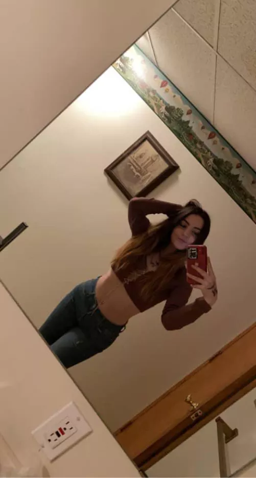 24F4M wanna get used send fuck all night long, got so muck kinks you’d love plus a dripping pussy to satisfy your hungry cook.