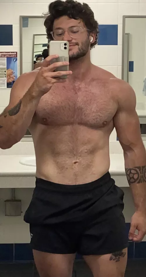 24M Experienced, 6’4”, and hung. In Western North Carolina, travel for the right people.