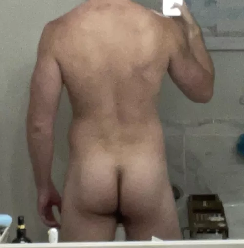 28 bi, masc, and fingering now. Hairy, fit, and hung on the other side. Snap bibro_hairyfit