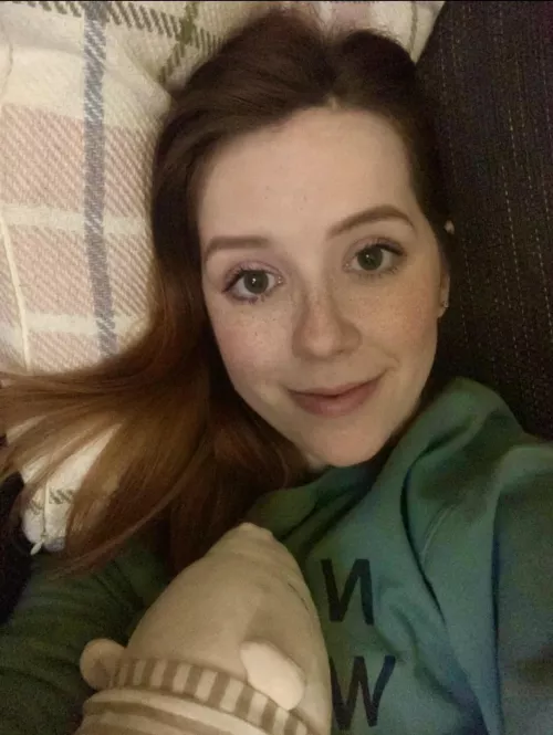 All I need is some tea and snuggles to start the day 🥰 [F]