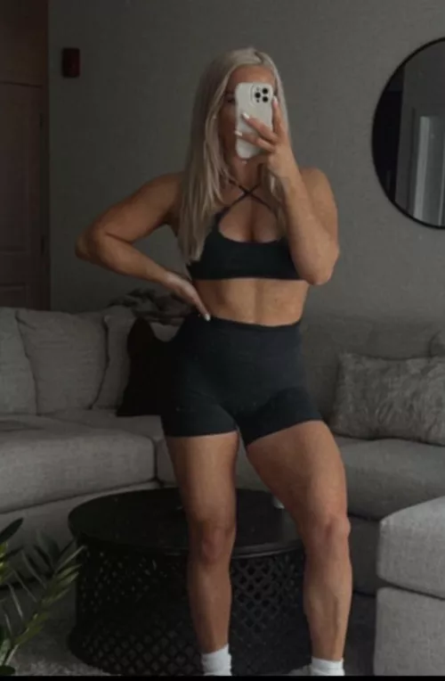 Black on blonde 🖤