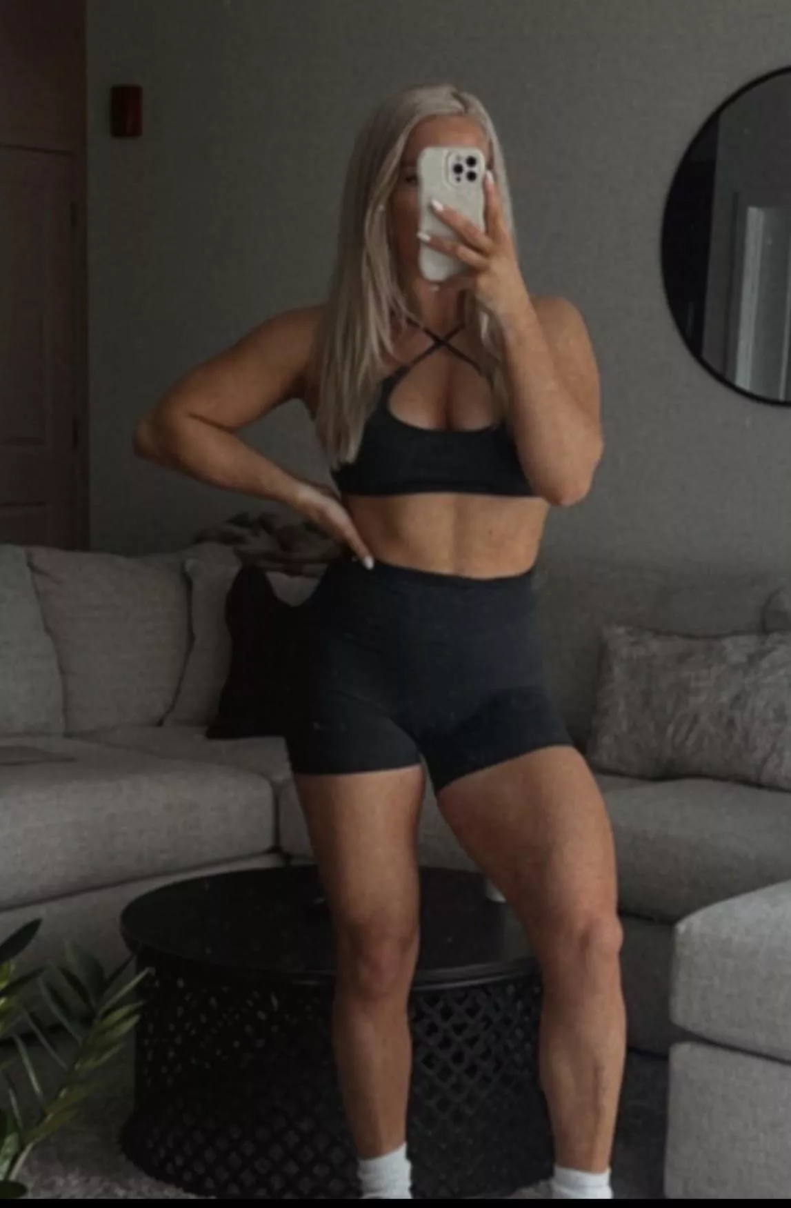 Black on blonde 🖤