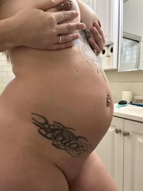 Cum fuck me then rub on my belly and celebrate 20 weeks with me. 😉😝