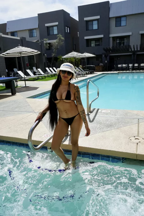 Does my bikini fit my fake tits right? 💦