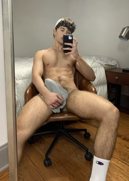 Don’t be shy bro I know you wanna taste it thru the fabric (20s)