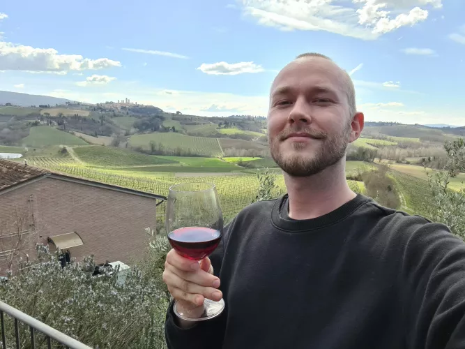 enjoying the Tuscany trip very much. and yesterdays winetasting +lunch was perfect 🇮🇹🍷