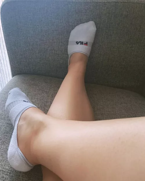 [F] Wanna see the rest of my gym outfit? 🫣