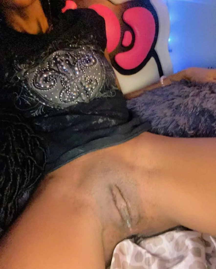 f18 do u like my wet pussy? waiting for you to lick it