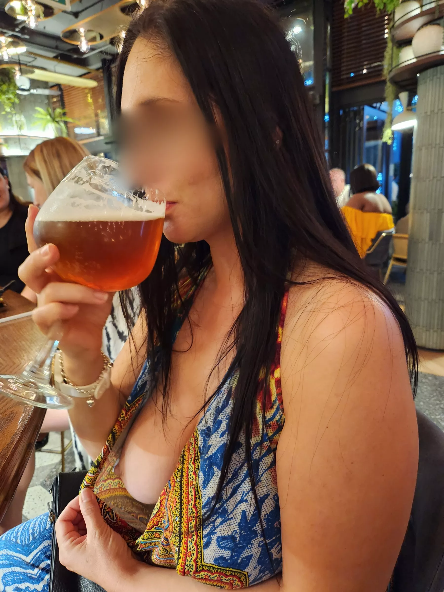 Flashing boob at a restaurant [F]37