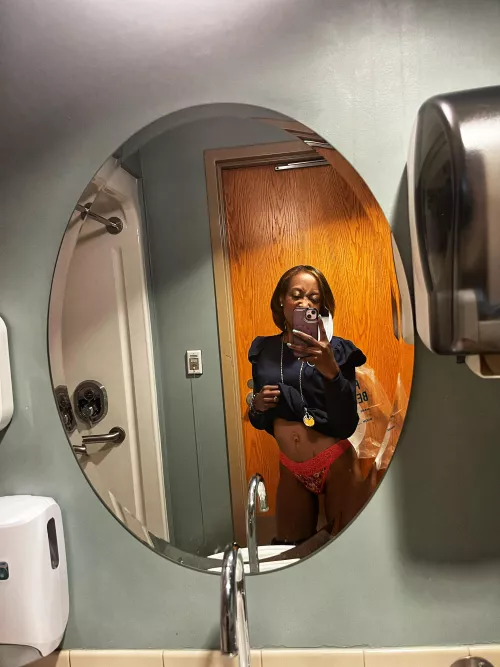 Half Naked Selfies Everywhere I Go [Mrs] 😅