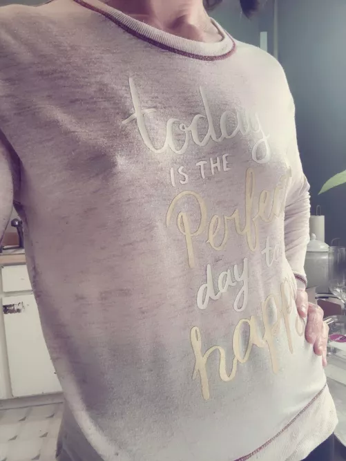 Happy Thirsty Thursday, frenz. 😘 Hope it’s a good one! Be kind and have fun.