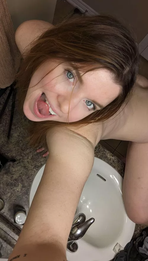 Hope you don’t mind if I film us fucking on the counter 🤭😈