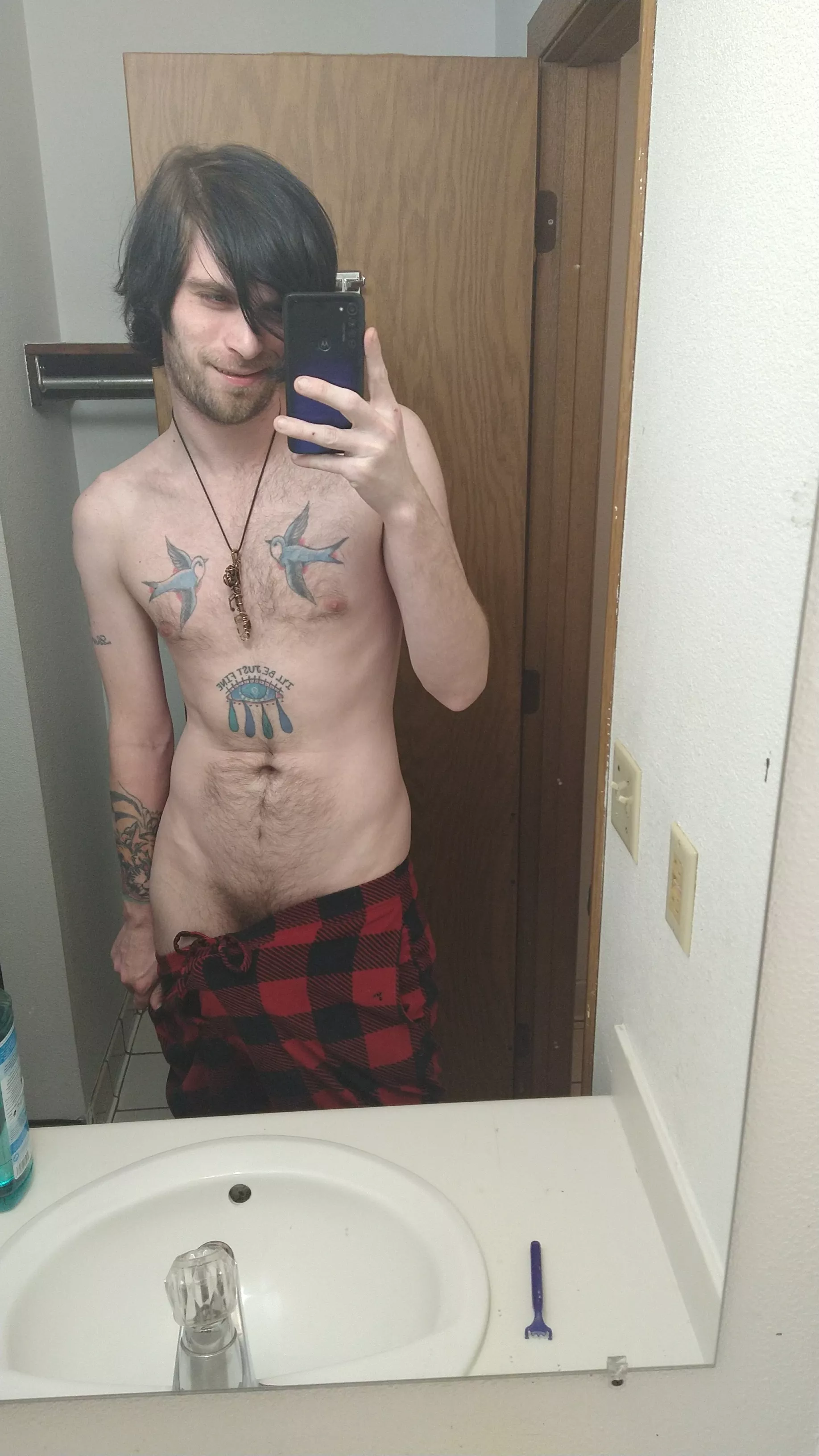 Hotel fuck raw while I make a movie babygirl 👀