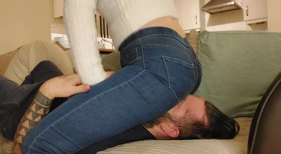 How slave is spending his evening 😈