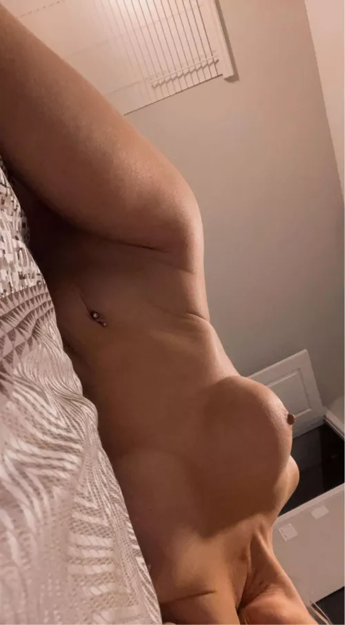 Hubby’s cooking dinner and told me to “just relax”…anyone want to sneak through my bedroom window and help me? 🫦