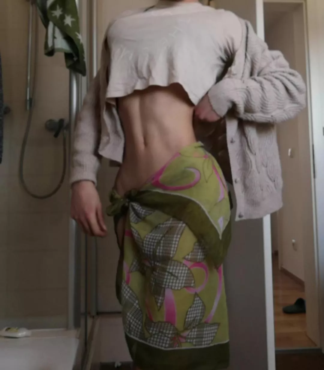 I always dress nicely for when daddy comes home 💁🏻‍♀️