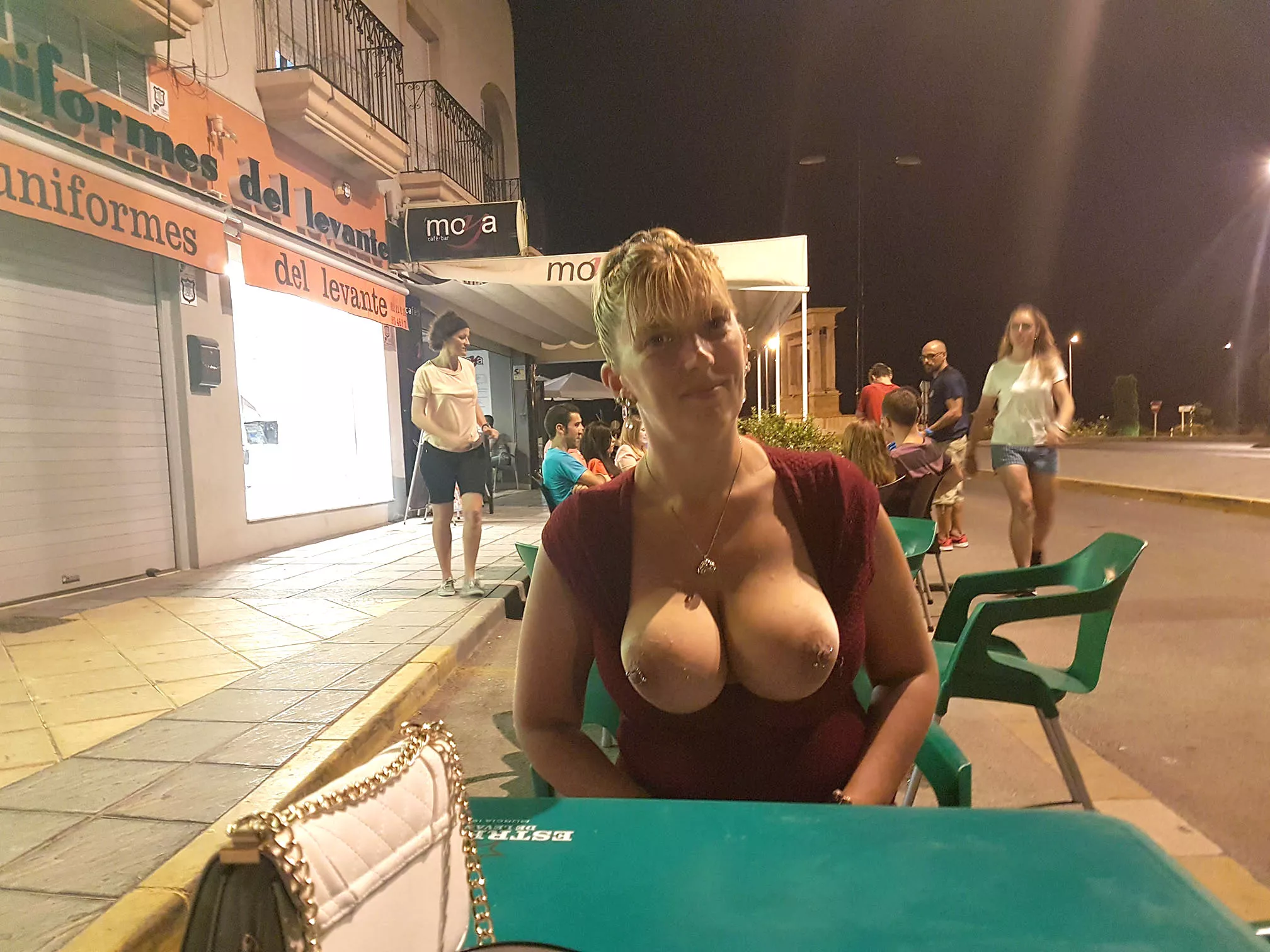 I like flashing the girls!