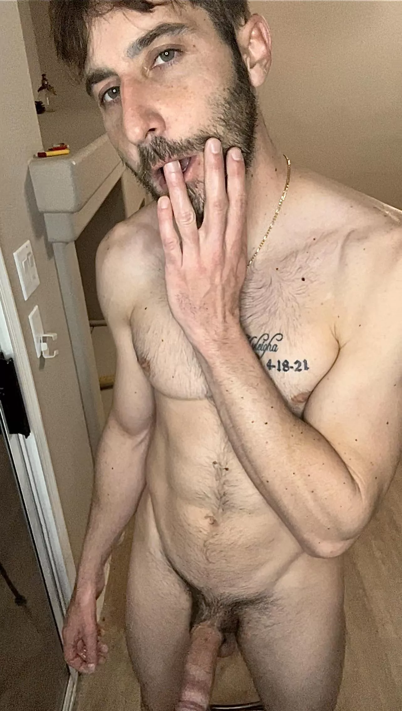 I think you gaymers will like this sexy pic of dad 🥵