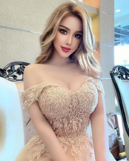 I wonder what it would be like to be her???