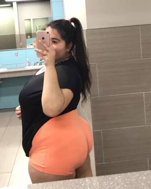 loving these yoga shorts 😮‍💨