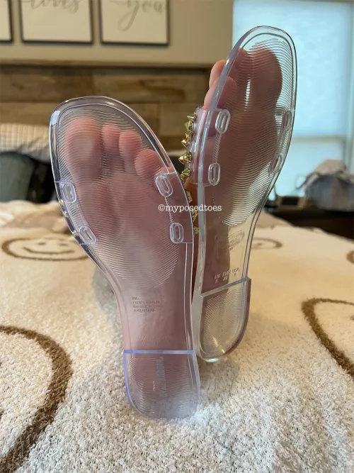 March Madness! Pick the right winner of the tournament, win a surprise 😉🦶💦