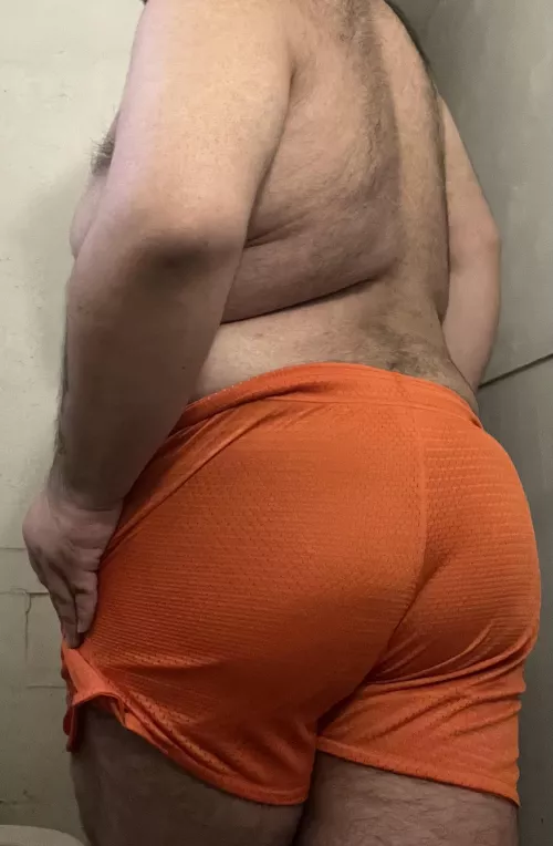 My ass is so hungry it’s eating these shorts up 🙈