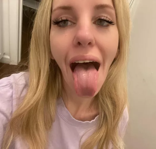 My tongue looks pretty edible rn , want a taste baby ;)
