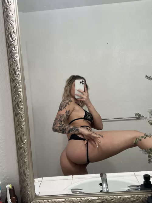 shower fuck? there's more space here even for three