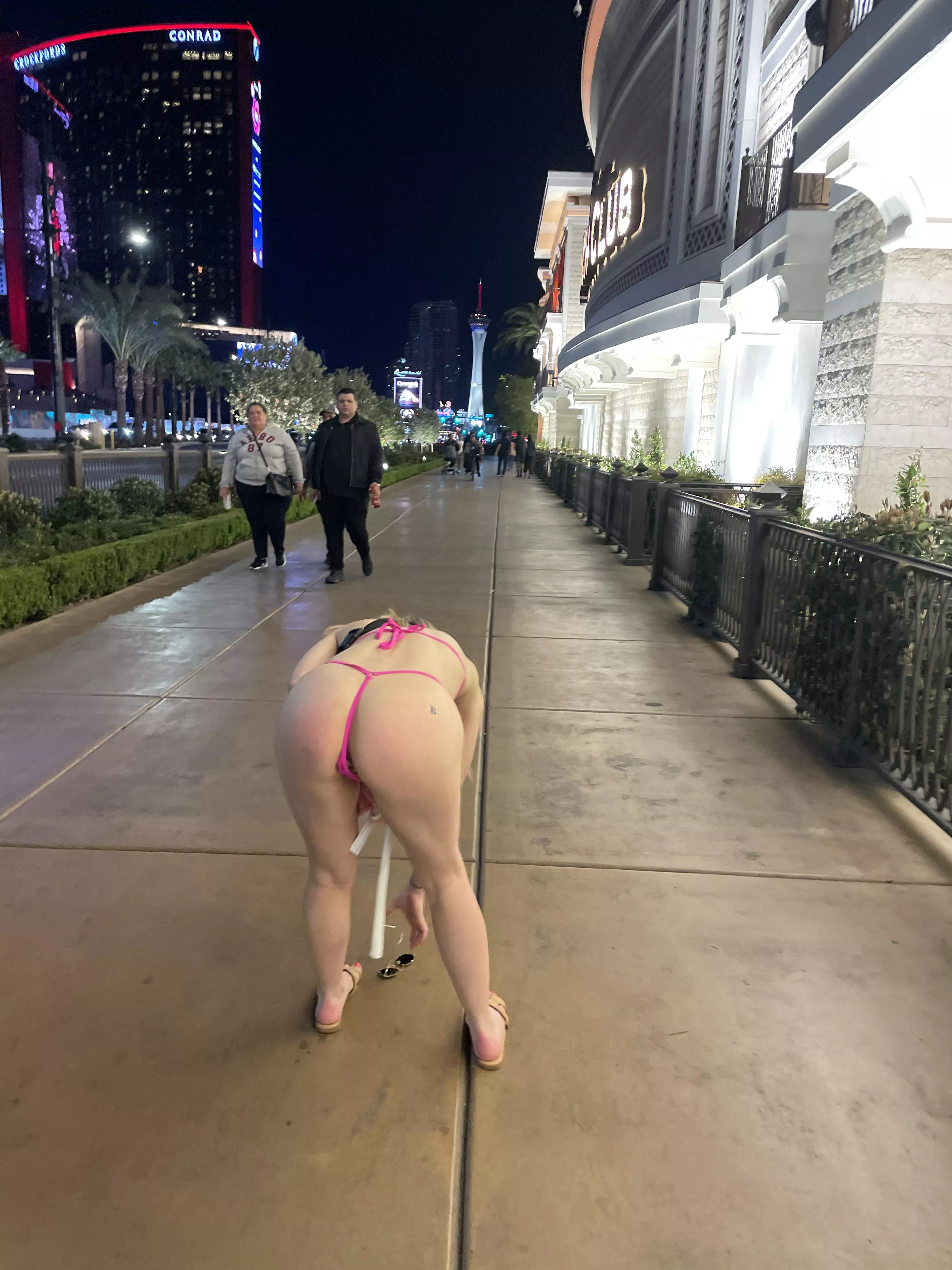 Showing you my buttplug was in all day while walking home from Art of the Wild in Vegas