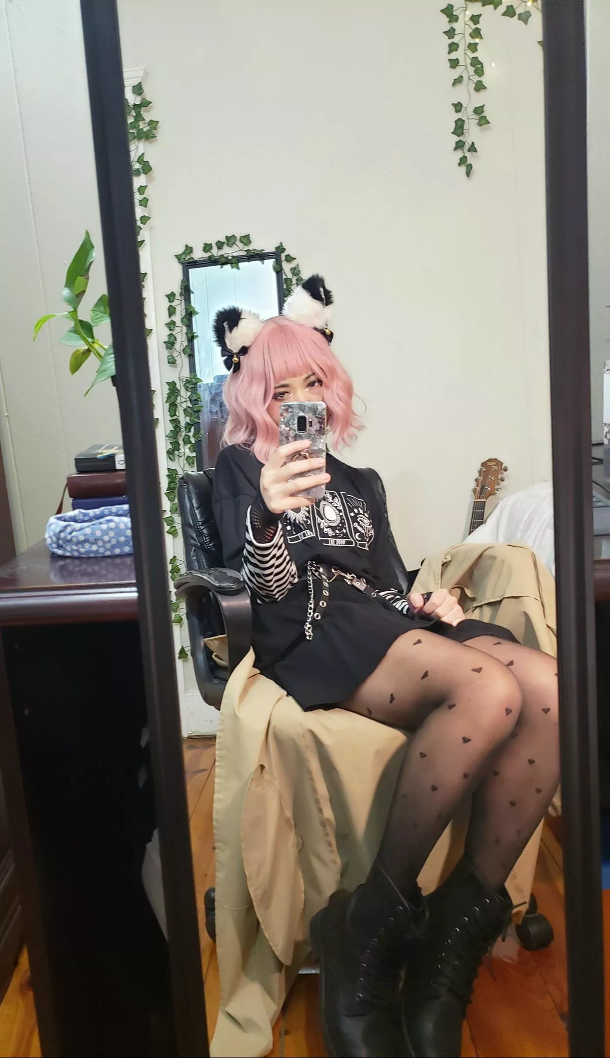 Threw together the most femboy outfit I could think of 🖤