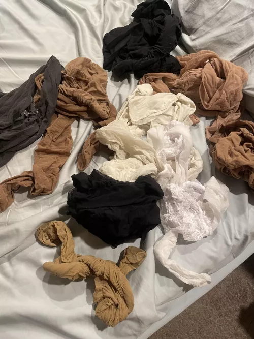 Used worn and some are torn. 10 pair. Cleaning out the pantyhose drawer.
