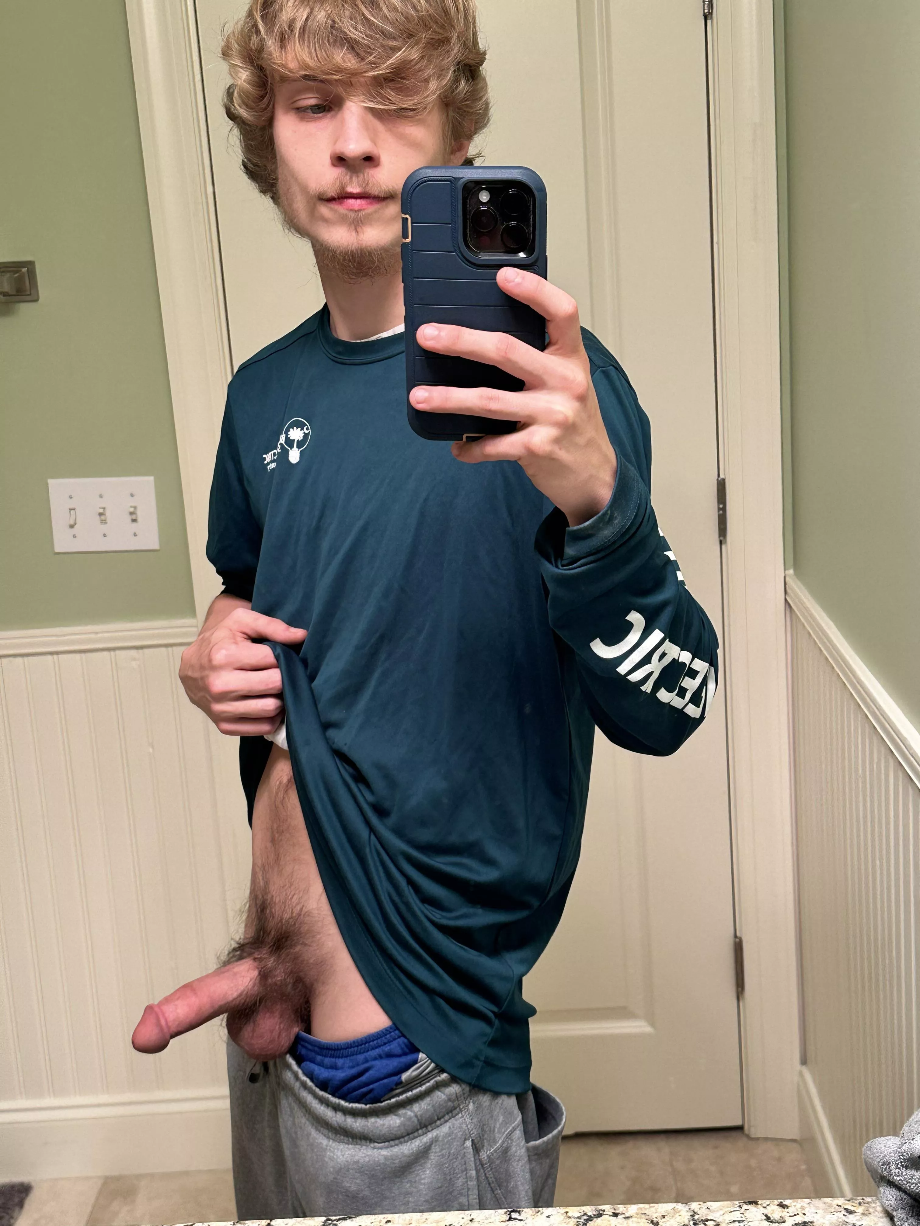 What do you think, would you want me and my softie as your electrician (it’s a grower)👀😏😈⚡️