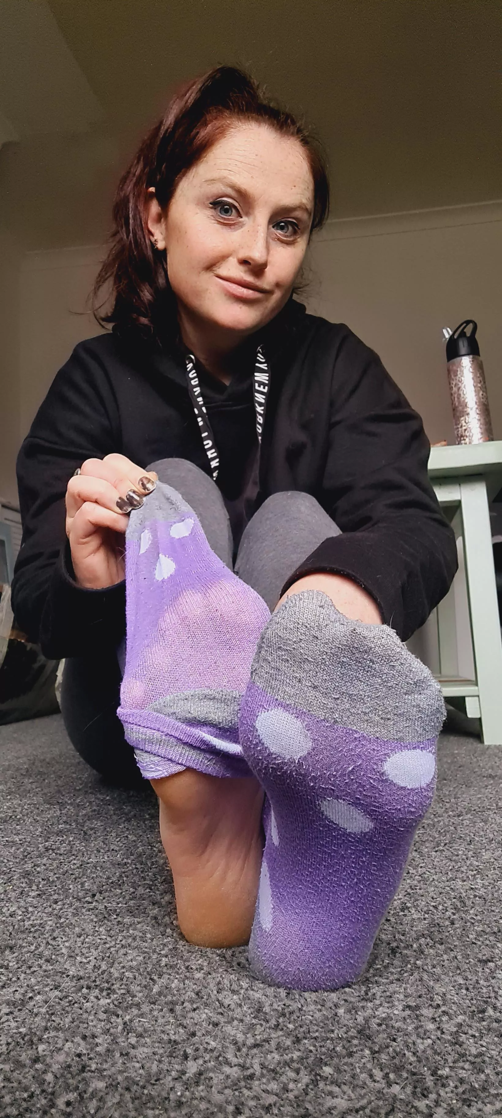 Would you poke my dots? 😏🔥 [F]