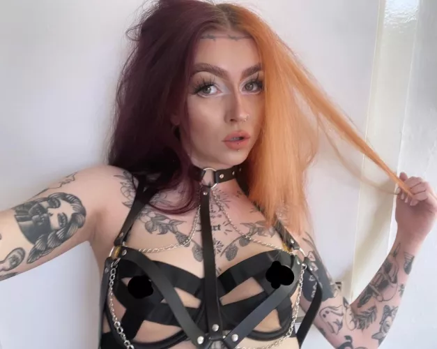 You can see my tattoos so clearly against my pale skin😜