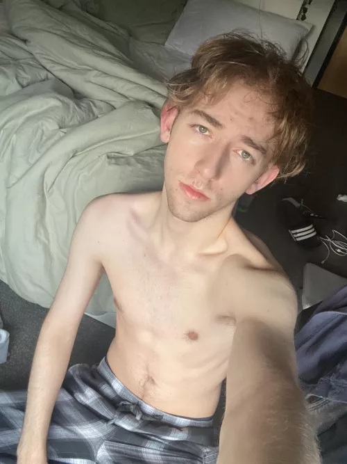 18 so bored soneone message me ;)