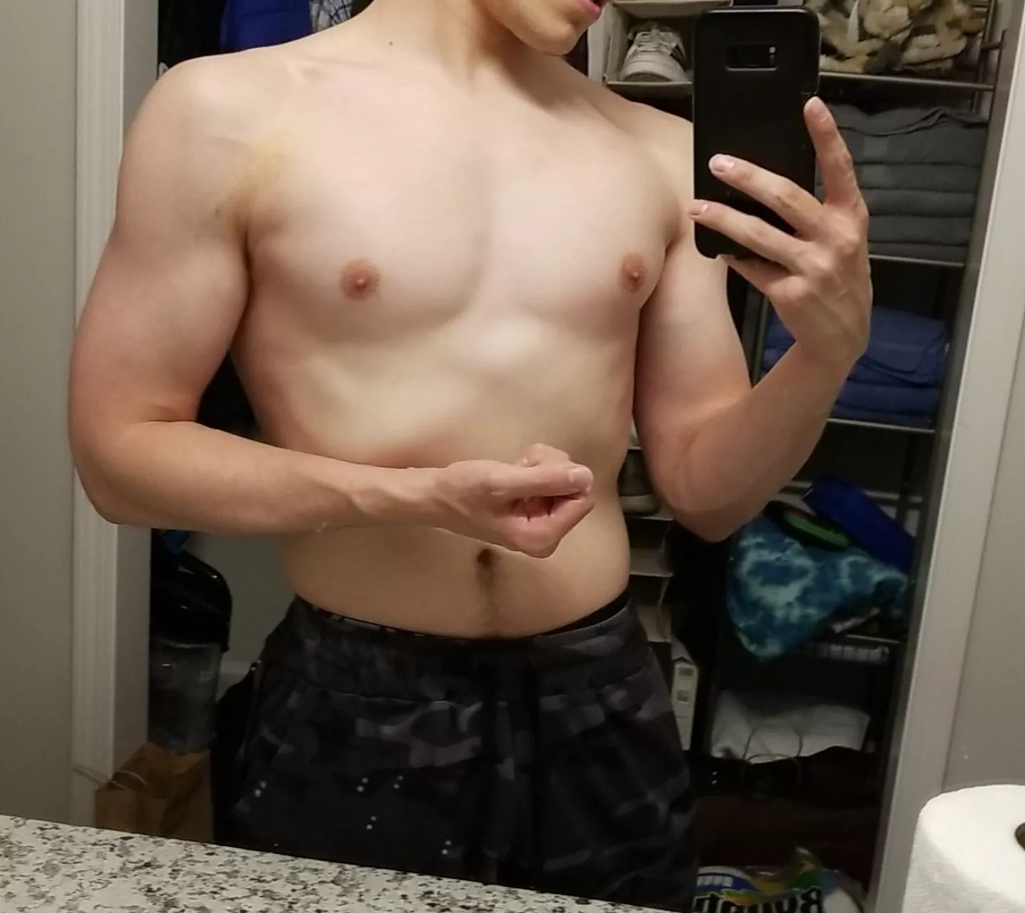 22 Top and love big cock, hmu for some fun. snap: kain_0201