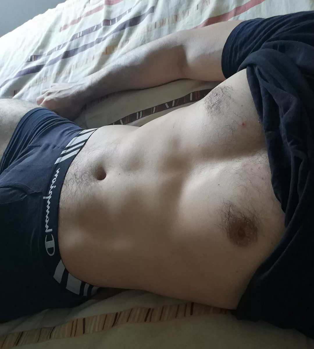 24 good looking Crossfit guy looking for a similar jo buddie that shows face too. bearded or blonde + sc: Craigrichey19