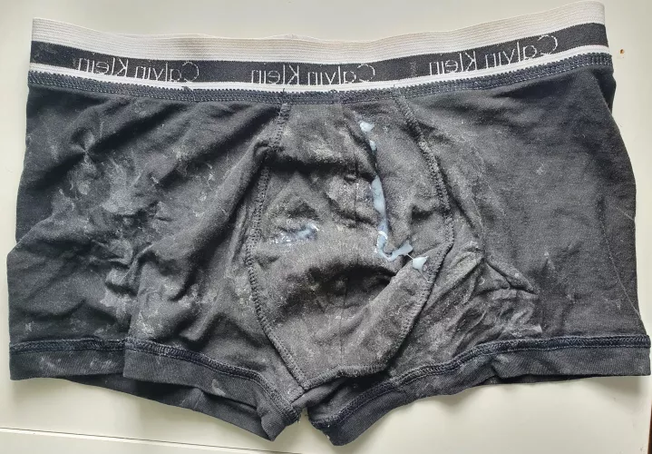 27 - looking for hot sexting. My turn ons are these: public (eg. If you’re at work), uniforms, roleplay (uncle, older stepbro, pizza delivery), masc guys, being lightly bullied and bulges and used boxers/cum rags… if any of this fits on you, add prhg