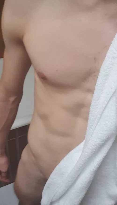 Am I the only one here who loves armpits?