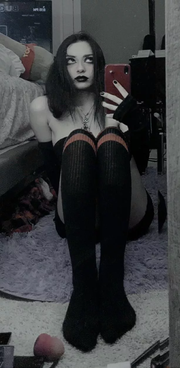 anyone tryna cuddle meee🥺