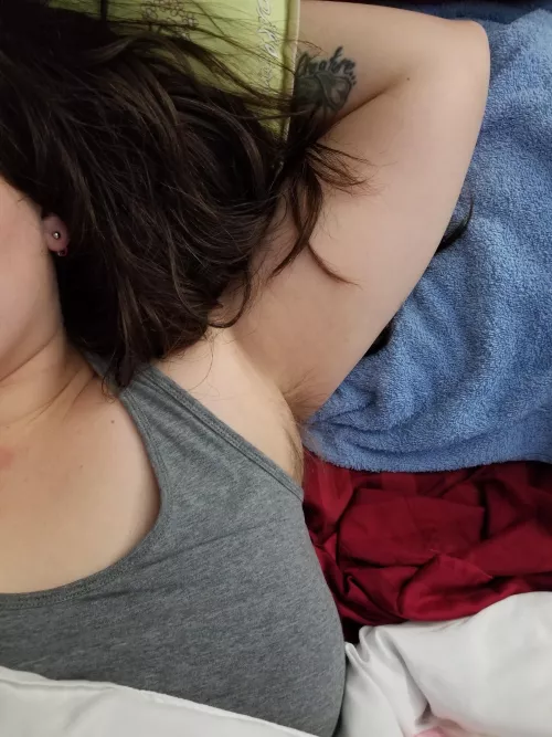 Bushy brunette Beauty