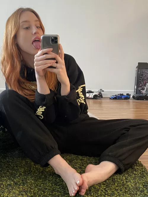 can you get off to this pic? 👀