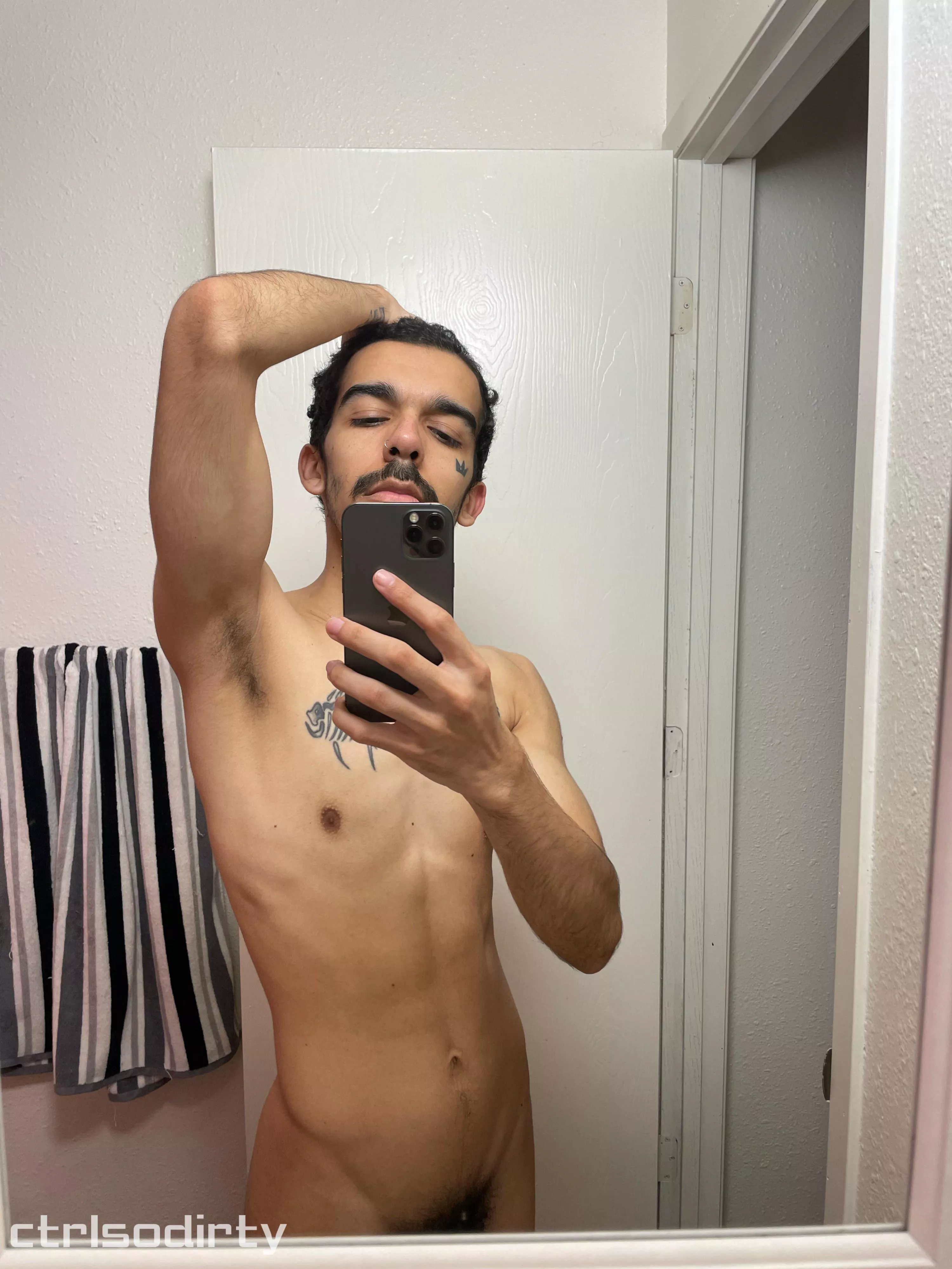 Can you tell I’ve been working out? 😌