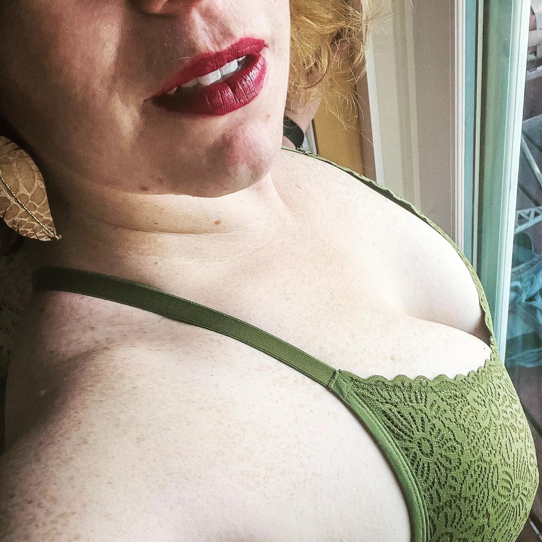 Dark lipstick and green on pale skin… happy St Patrick’s day!!