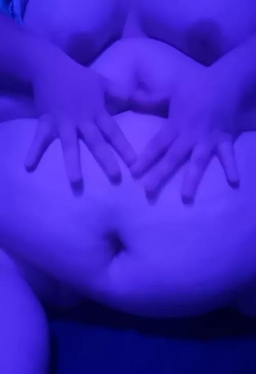 Do big bellies turn you on? 🖤😘