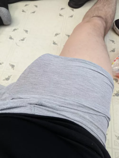 FL Daddy 32 after another long shift, any older ladies wanna give me a hand ? 😉