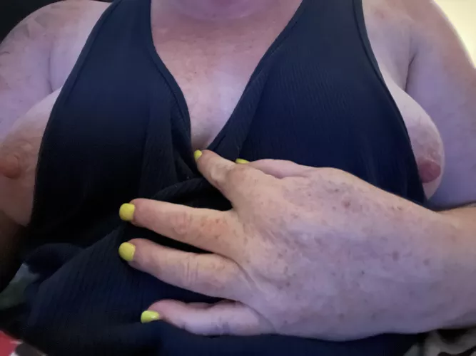 Freckles and nipples…what more can u ask for..😏