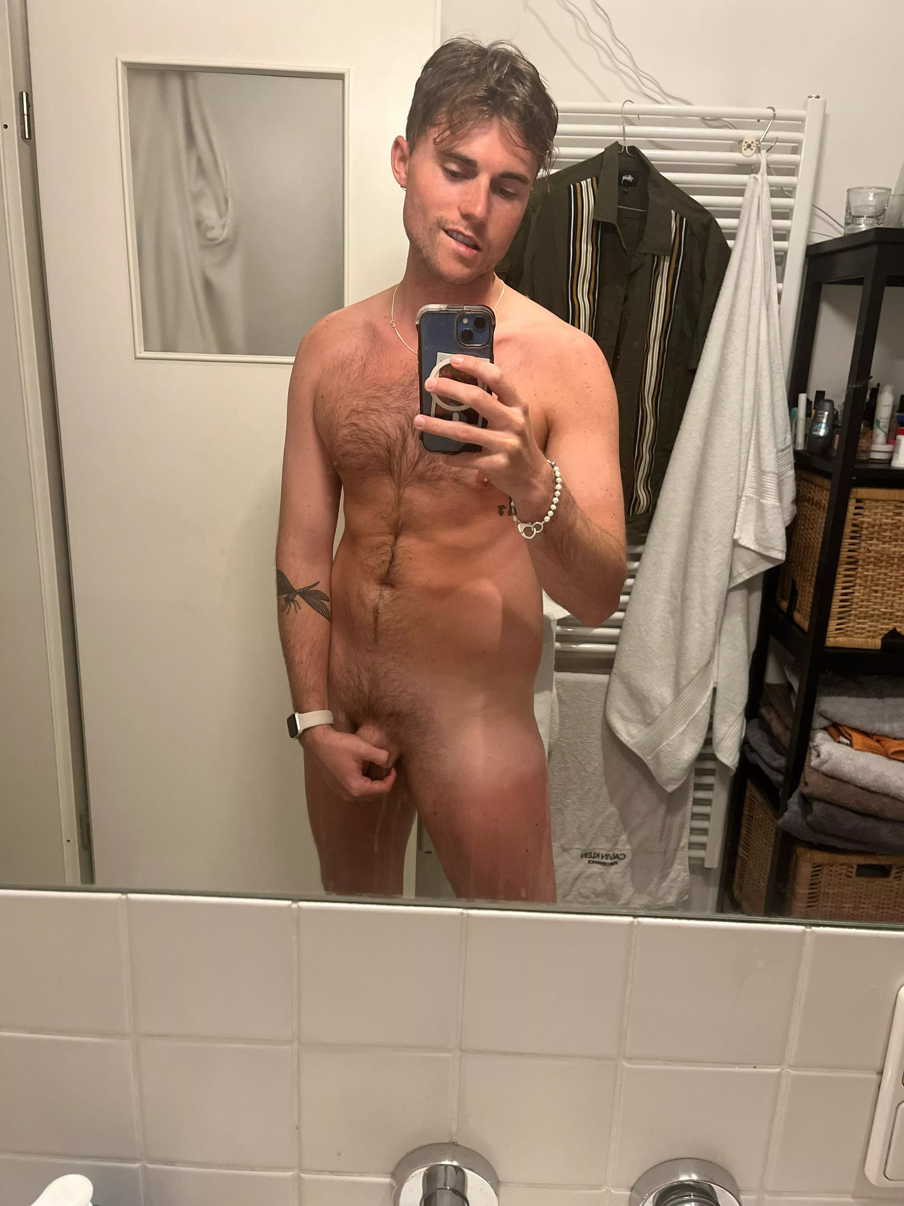 Hope you don’t mind a bit of a post vacation belly 🤌🏻🤌🏻