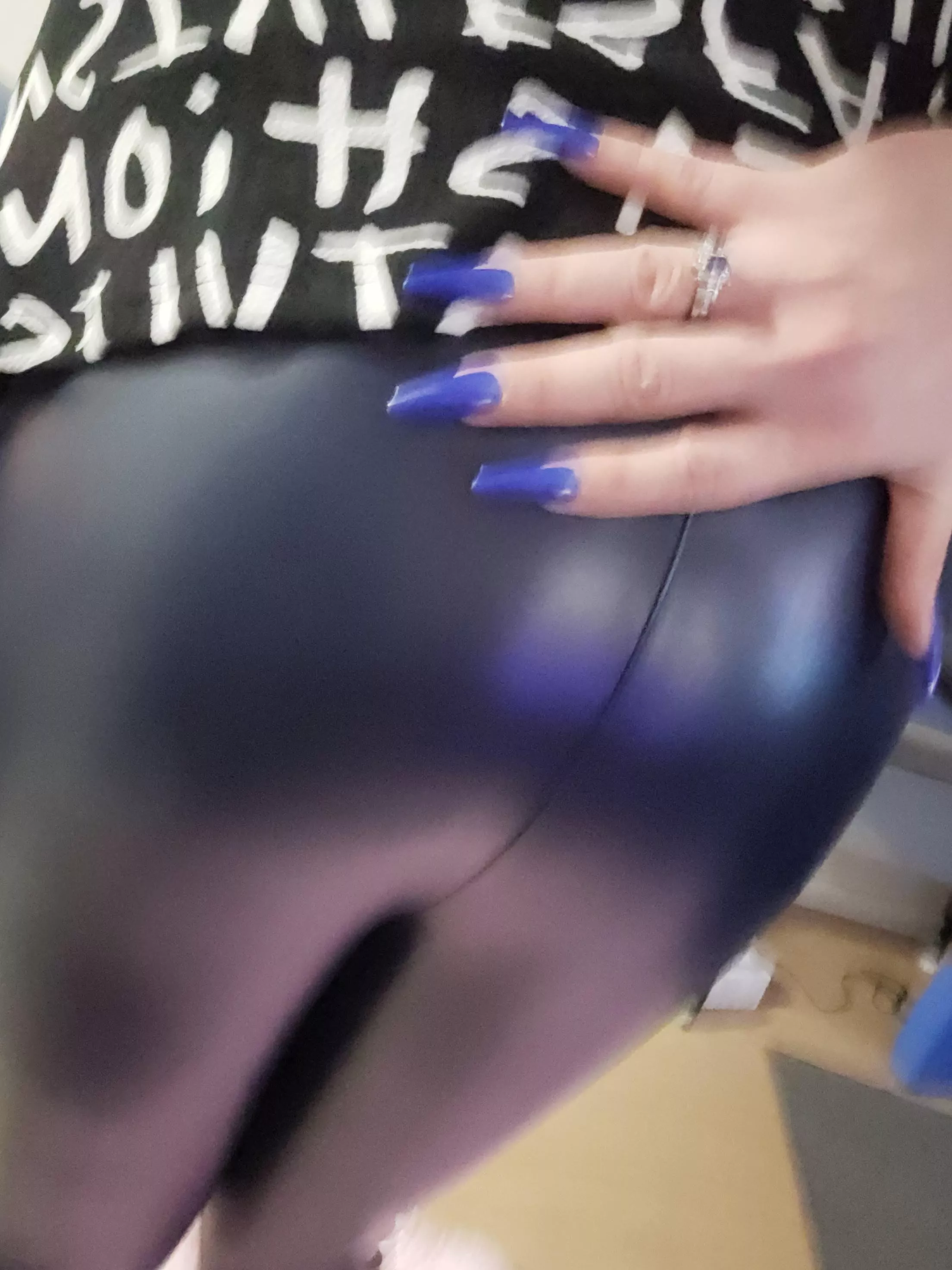 I adore spankings ☺️💙🩵